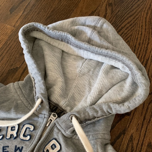 Like New Abercrombie and Fitch Women’s Zip Up Hoodie Gray Size Small - Picture 4 of 7